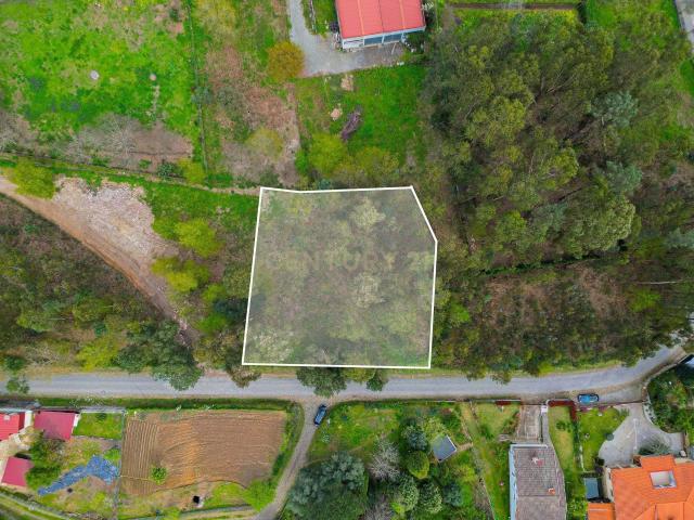 Terreno Urbano com 2.030m2 em Oliveira, Barcelos