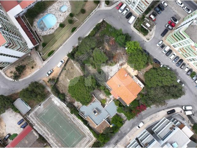 Terreno urbano em Quarteira com projeto aprovado