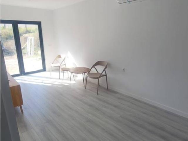 TERRENO URBANO EN SALINAS CON VIVIENDA PREFABRICADA A ESTRENAR