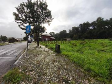 Terreno urbano inserido em loteamento com 878 m2 na Quinta do Arneiro na Merceana