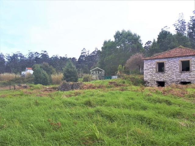 Terreno urbano localizado em Porto Moniz à Venda