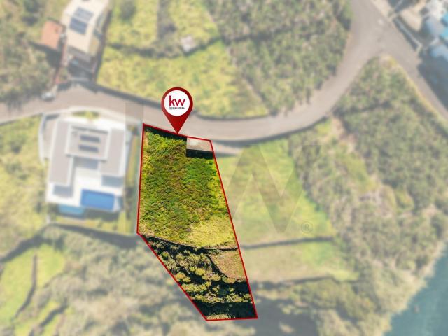Terreno Urbano na Calheta com 1875m com Projeto aprovado