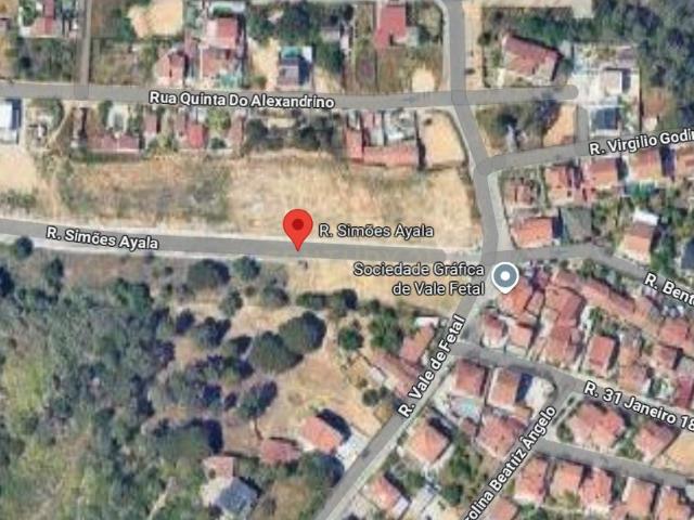 Terreno urbano de 376m2 na Charneca de Caparica
