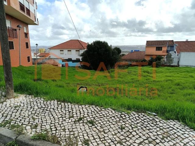 Terreno Urbano na freguesia de Mina de Água, Amadora perto do CC UBBO