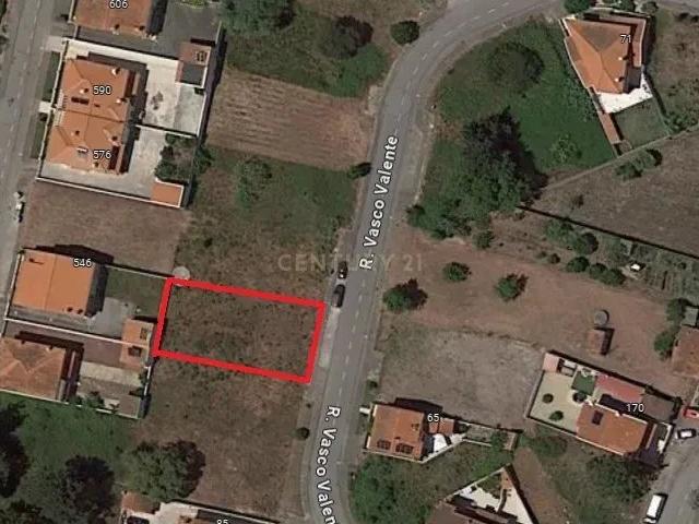 Terreno urbano nas Gaeiras Marinha Grande