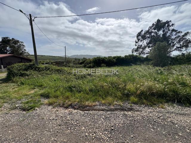 Terreno urbano no Bairro Novo do Casal da Serra em Santo Antão do Tojal em Loures