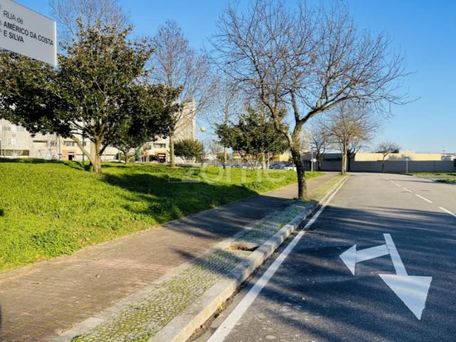 Terreno Urbano para comercio Castelo da Maia Porto