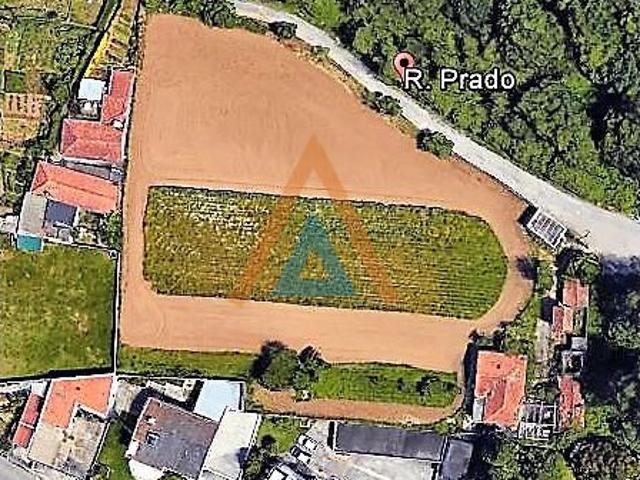 Terreno urbano com vistas para o mar em Francelos, ideal para construção