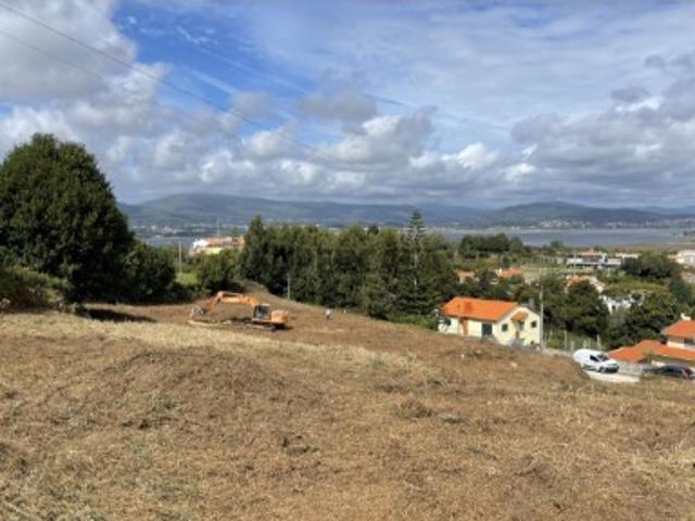 Terreno Urbano para construção com vistas de Rio em Vilarelho!