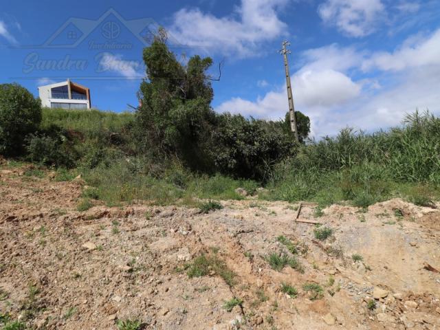 Terreno urbano para CONSTRUÇÃO DE 2 MORADIAS