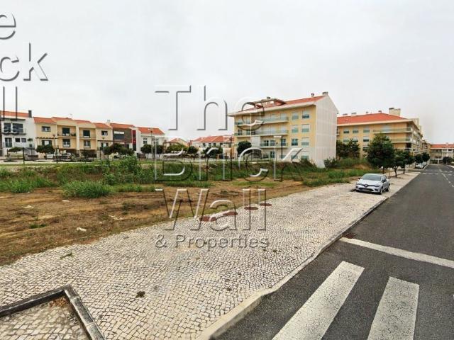 Terreno urbano para construção de edifício multifamiliar de 18 fogos com projecto