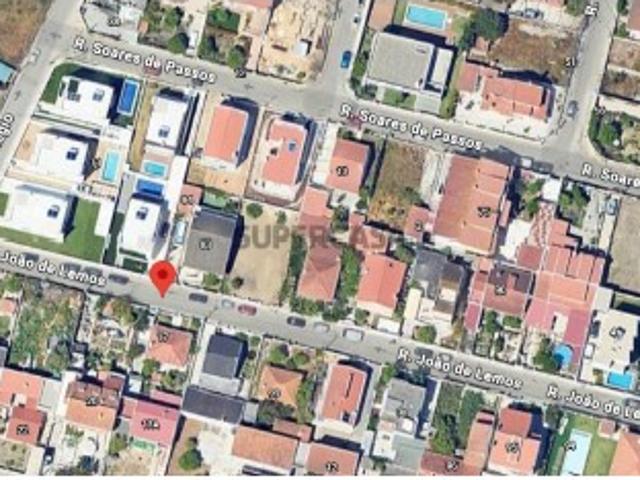 Terreno urbano para construção de moradia na Charneca de Caparica