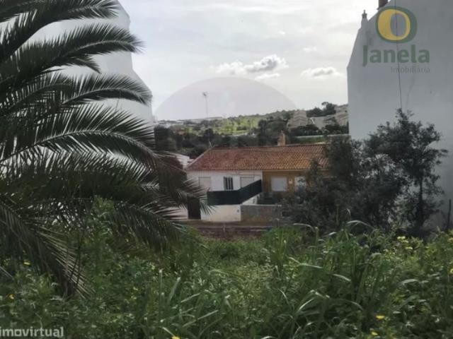 TERRENO URBANO PARA CONSTRUÇÃO DE MORADIA UNIFAMILIAR