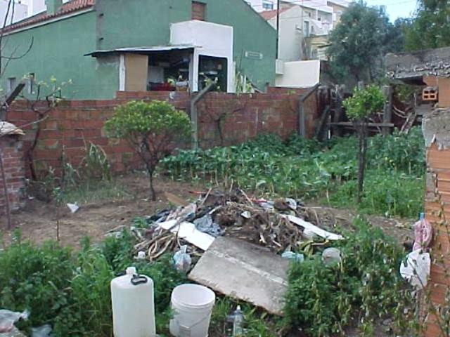 Terreno urbano para construção de moradia unifamiliar