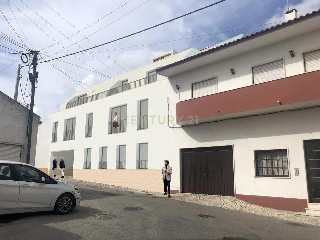 Terreno Urbano para construção de prédio com projeto aprovado em Aveiras de Cima
