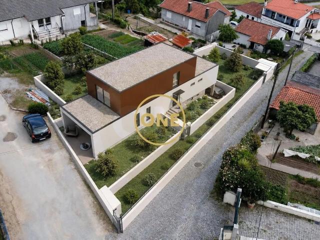 Terreno Urbano para Construção em Vermil, Guimarães