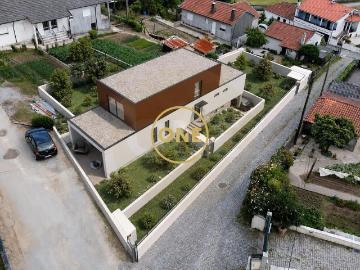 Terreno Urbano para Construção em Vermil, Guimarães