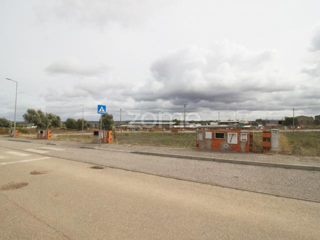 Terreno urbano para construção em Viana do Alentejo