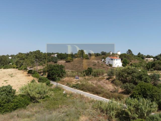 Terreno Urbano para Investimento | Potencial para 3 Moradias Independentes | Algarve