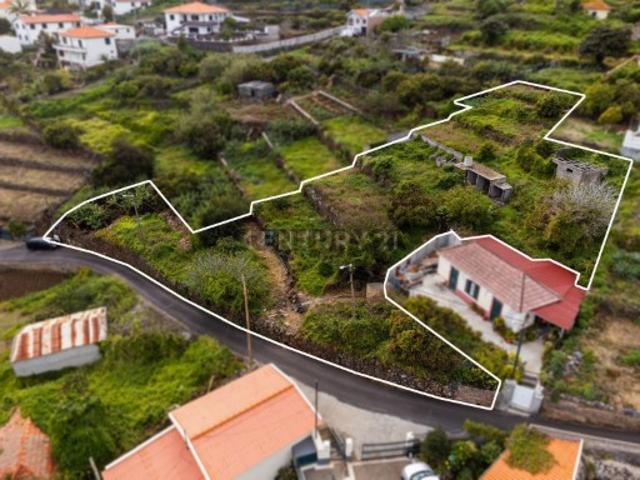 Terreno Urbano Projeto Aprovado para Construção de 4 Moradias Contemporâneas