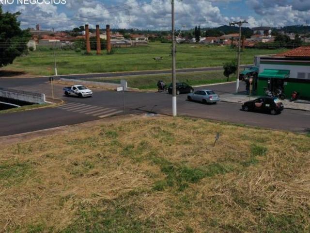 Terreno venda. Empório Negócios vende terreno no centro de Tambaú SP