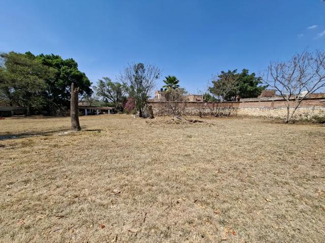 TERRENO VENTA CAJITITLAN SOBRE CALLE PRINCIPAL 2 FRENTES. CERCA DE LA LAGUNA Y EL TEMPLO