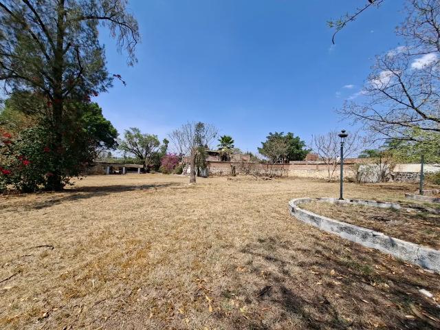 TERRENO VENTA CAJITITLAN SOBRE CALLE PRINCIPAL 2 FRENTES. CERCA DE LA LAGUNA Y EL TEMPLO