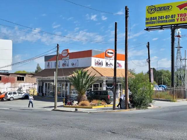Terreno y Local Comercial en Venta Esquina con Alto Flujo Vehicular, Urdiñola y Blvd. Reforma