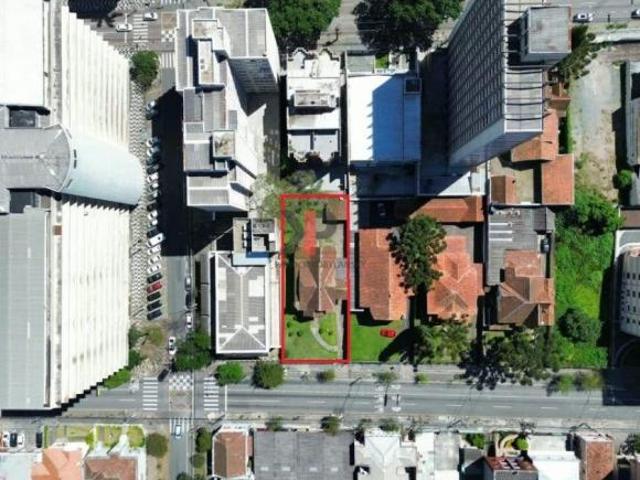 TERRENO ZR 4 C/ 810 M² CONSTRUÇÃO 400 M² EXCELENTE LOCALIZAÇÃO ENTRE OS BAIRROS ALTO DA XV E CENTRO
