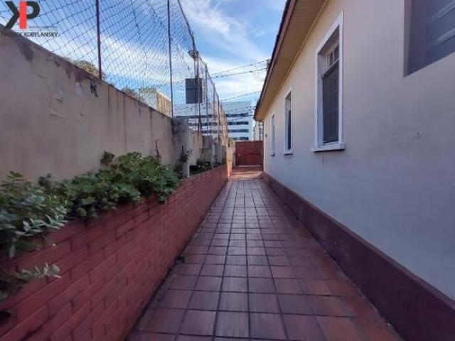 Terreno ZR 4 de 751 m2 com residência averbada. Localização Central!