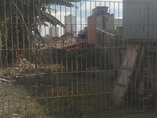 Terreno 100% plano, rua larga e sem saída, próximo a comércios