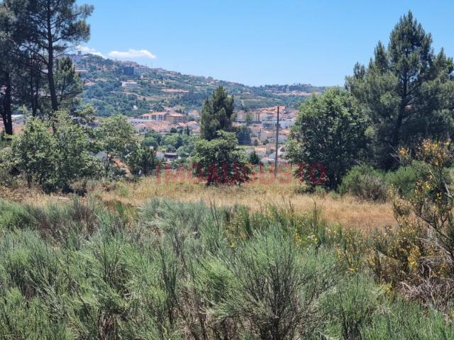 Terreno às portas da Guarda