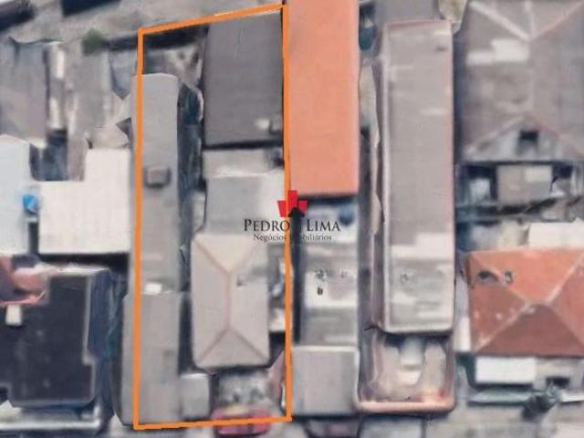 Terreno 12 x 35,6 x 31,5 x 12, total 402 M², na Penha. Com declive na Penha