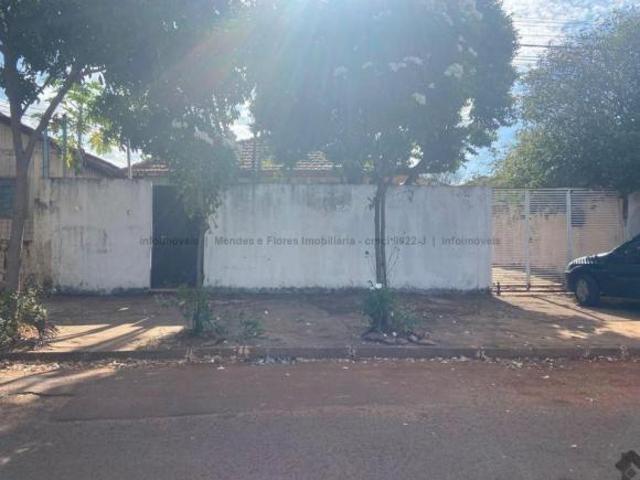 Terreno 12x30 com edificação sem habite se na Vila Taquarussu