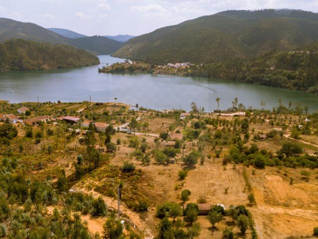 Terreno 1.897m2 c/projeto aprovado para 2 moradias T4 e piscina vista fabulosa para o rio Zêzere