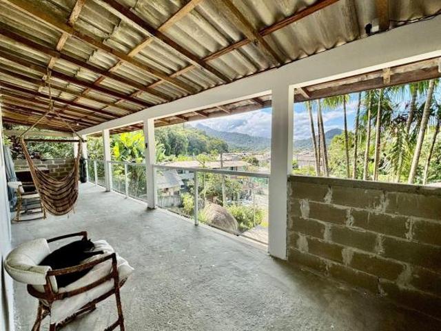 Terreno 1.980 m com 6 studios e casa principal na serra a 750 metros do mar em Caiobá