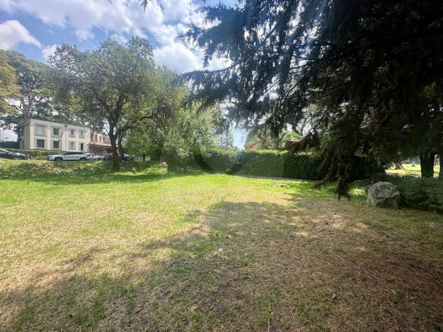 Terreno 1 de 2 en venta colindante con el campo de golf, Club de Golf los Encinos