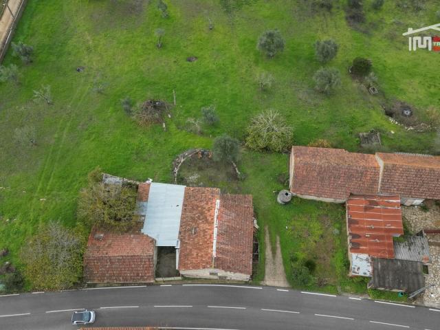 TERRENO 2832 m² com BARRAÇÃO EM PEDRA que pode ser reabilitado e transformado para Moradia Unifamiliar