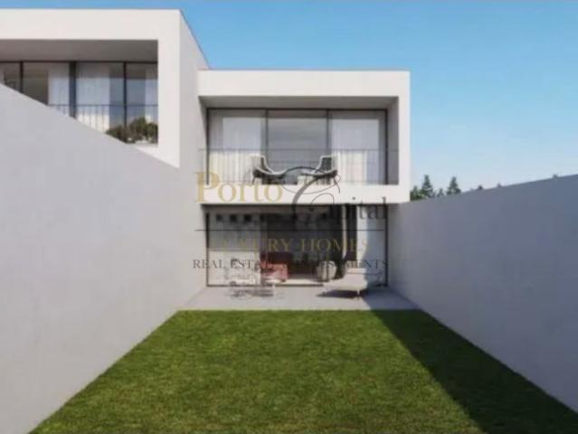 Terreno 2.700 m² com Projeto Aprovado para 3 moradias BifamiliaresT3 em São Félix da Marinha
