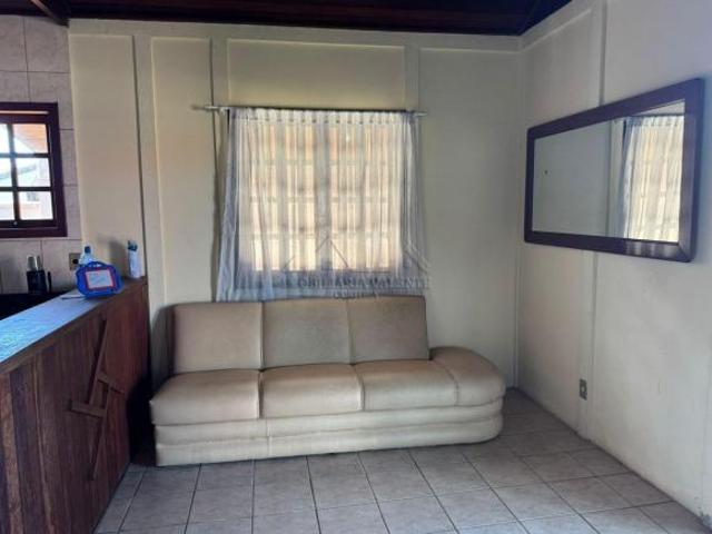 Terreno 360 m2, com duas casas uma de 120m2 no B