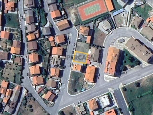 Terreno 300m² com Vista para o Castelo de Bragança