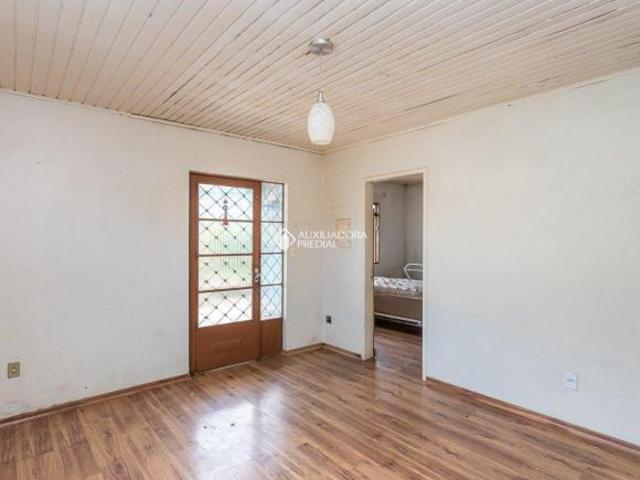 Terreno 300m² bairro Cavalhada com 2 casas