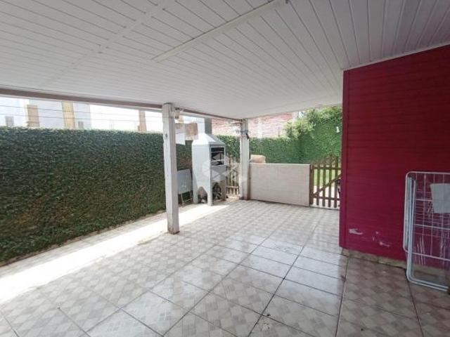 Terreno 308m² com casa de 2 dormitórios e piscina em Esteio