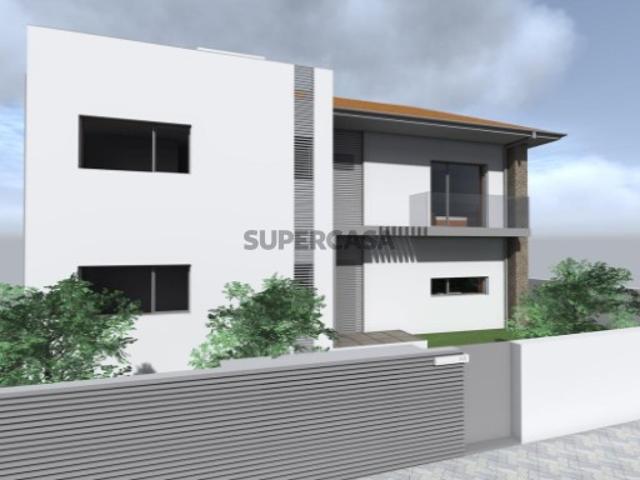 Terreno 450 m² | Projeto Aprovado para Moradia Independente | Bragança
