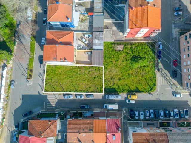 Terreno 420m² para Construção de edifício de habitação em Rio Tinto