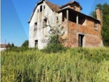 Terreno 4289,8 m2 com ruína em Sabugosa Tondela