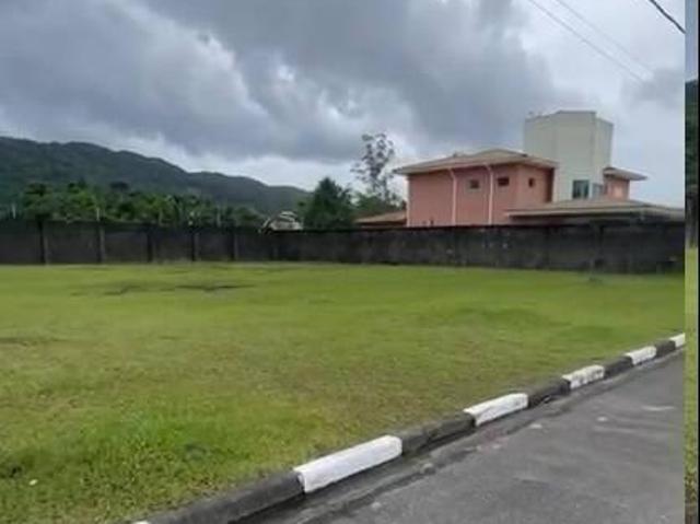 TERRENO 530 METROS EM CONDOMÍNIO FECHADO