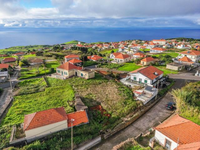 Terreno 539m² Ponta do Pargo | Junto ao Golfe, Vista Mar Desafogada e Excelente Exposição Solar