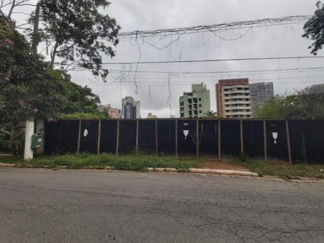 Terreno 872m² / Vila Suzana / Sem arvores / ao lado da praça com lindo visual