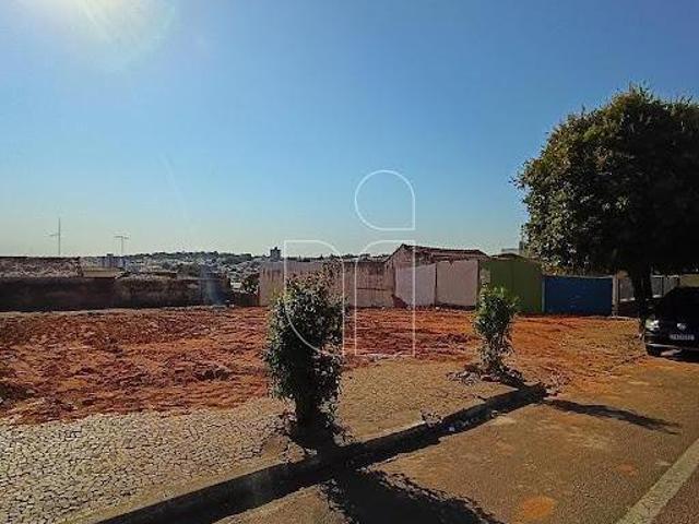 Terreno 800m² em via movimentada – Zoneamento comercial